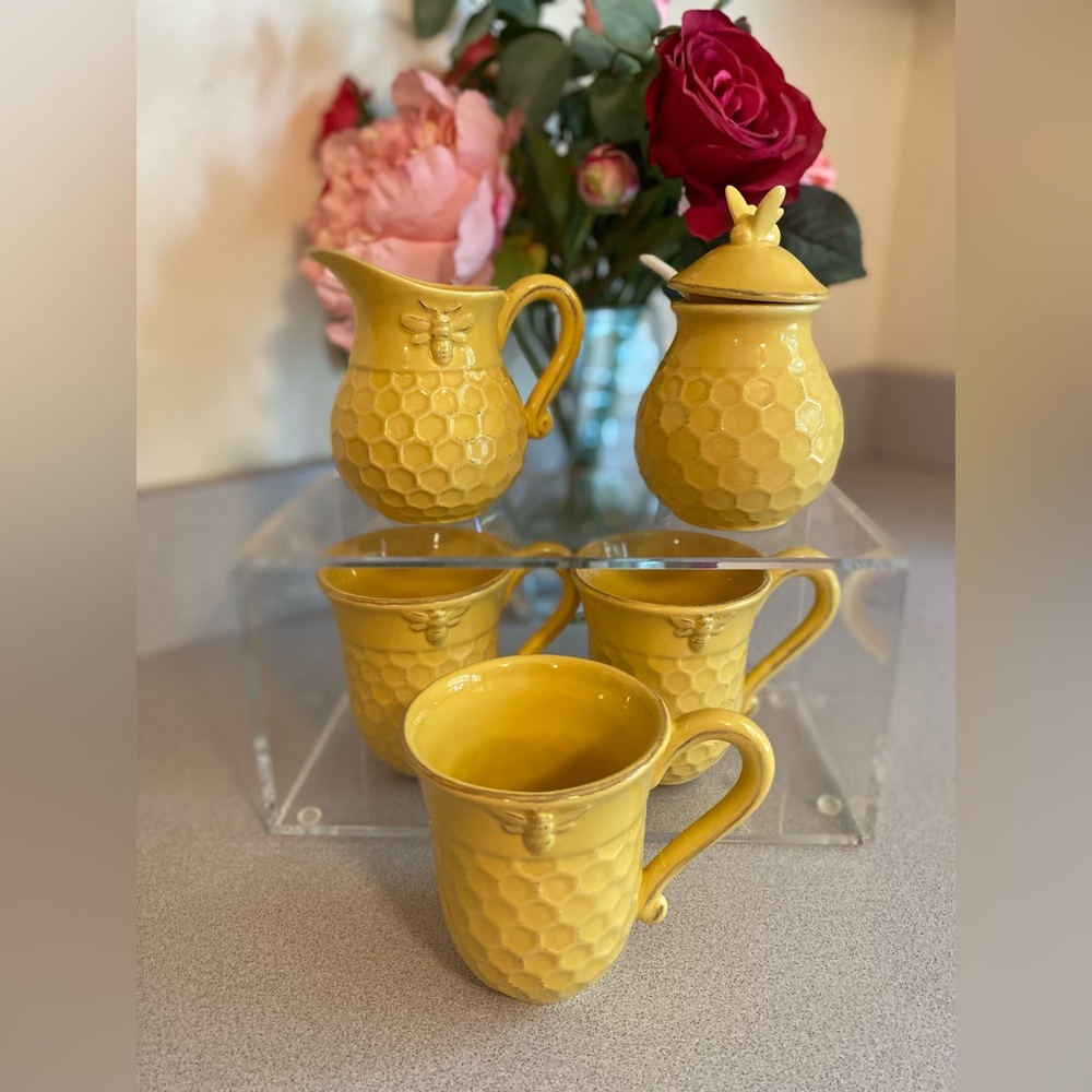 Arteflorum Bumblebee Sugar Bowl, Creamer & Mugs - Picture 1 of 9